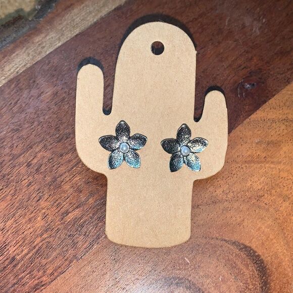 Dainty Silver Flower Pearl Studs Post Earrings - Picture 2 of 6